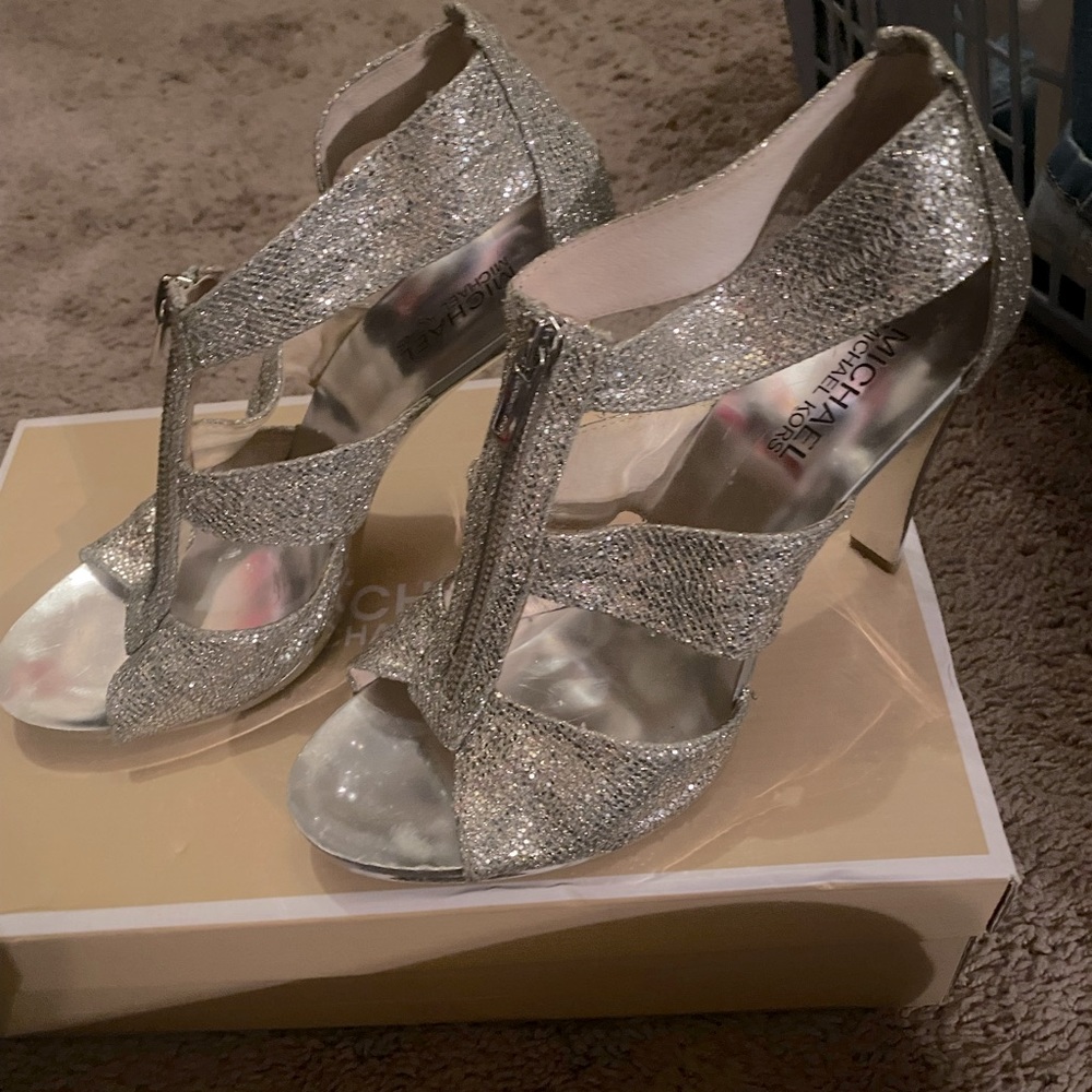 Michael Kors Berkley T strap silver Glitter 8.5 high heel shoes